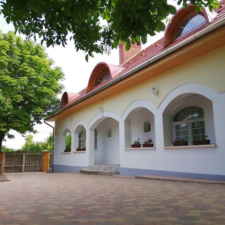 Gesztenye Vendégház Ságvár Exterior foto