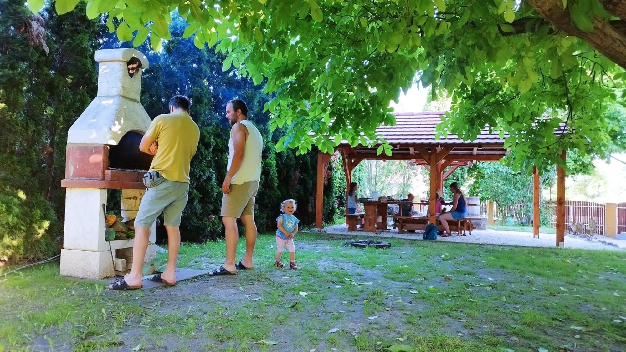 Gesztenye Vendégház Ságvár Exterior foto
