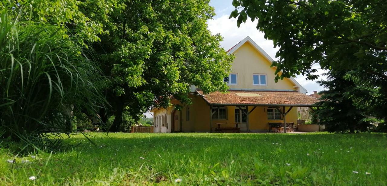 Gesztenye Vendégház Ságvár Exterior foto